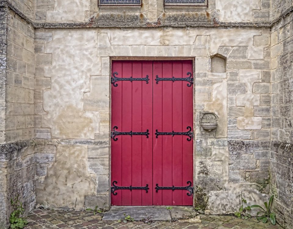 come verniciare porte in legno