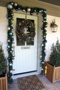 decorare porte per natale