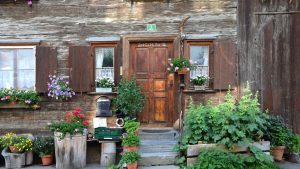 come invecchiare porte interne