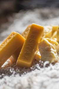 come pulire il legno con metodi naturali